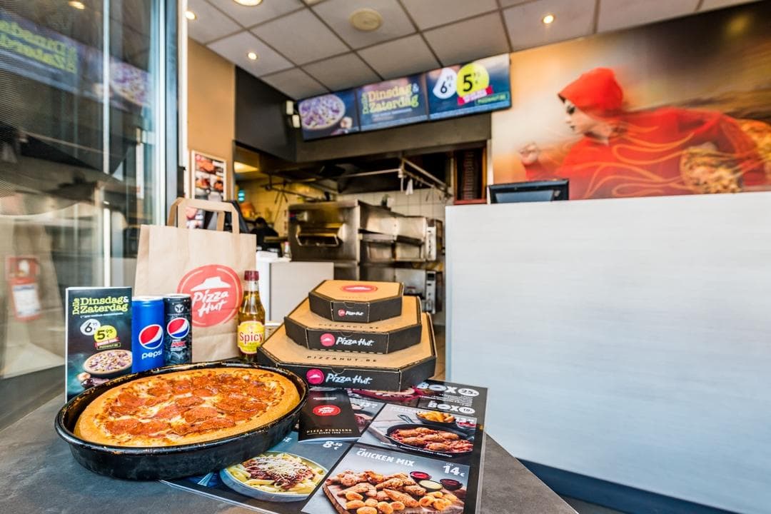 Staan voor strategie bossen Pizza Hut Delivery Halle | Bestel makkelijk online voor levering of  takeaway.